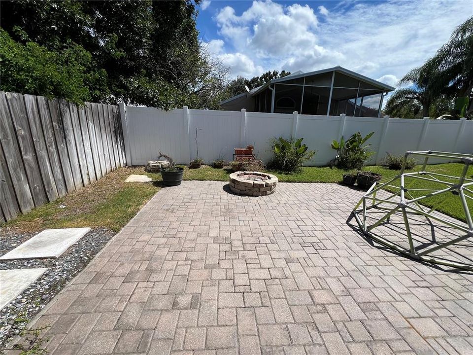 Active With Contract: $2,750 (3 beds, 2 baths, 1578 Square Feet)