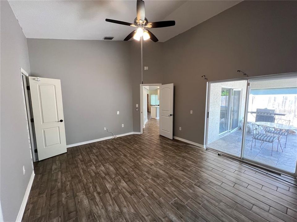 Active With Contract: $2,750 (3 beds, 2 baths, 1578 Square Feet)