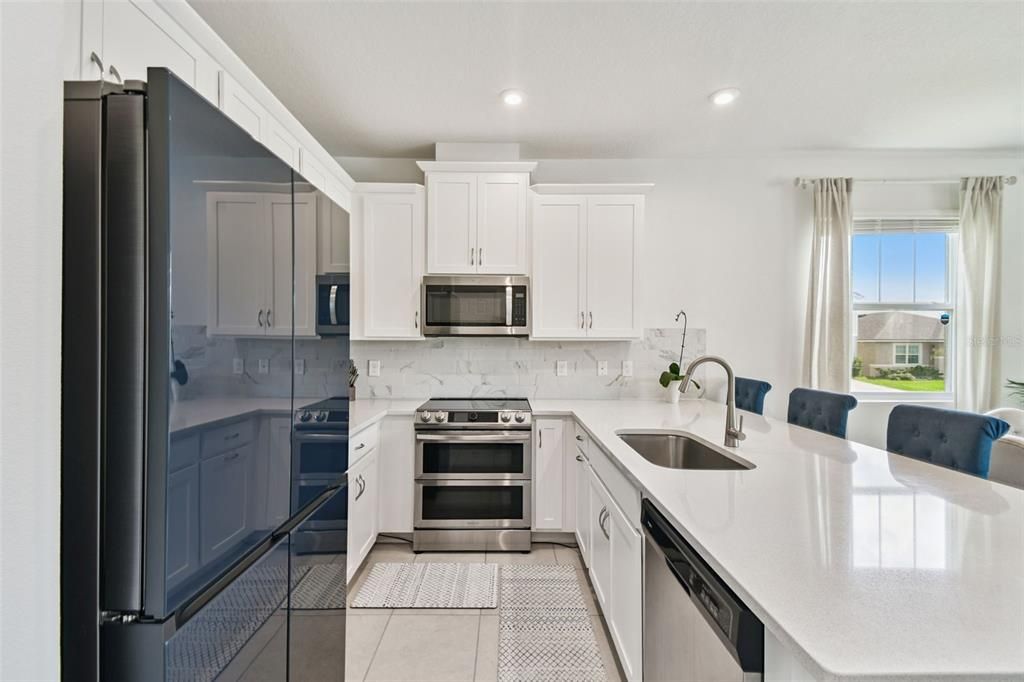 Под контрактом: $370,000 (4 спален, 2 ванн, 1685 Квадратных фут)