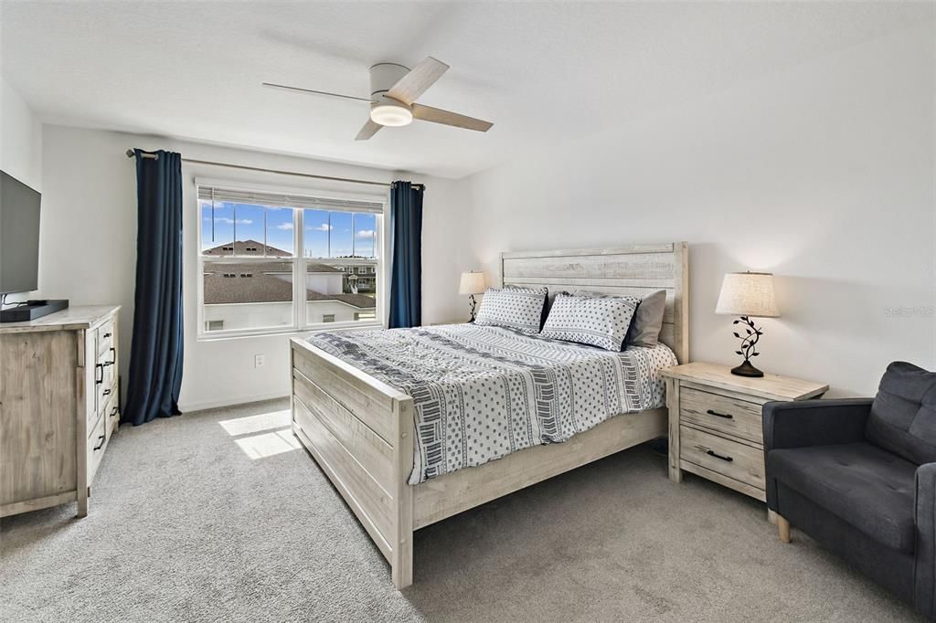 Под контрактом: $370,000 (4 спален, 2 ванн, 1685 Квадратных фут)