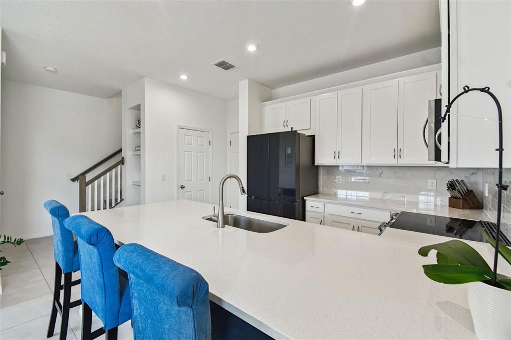 Под контрактом: $370,000 (4 спален, 2 ванн, 1685 Квадратных фут)