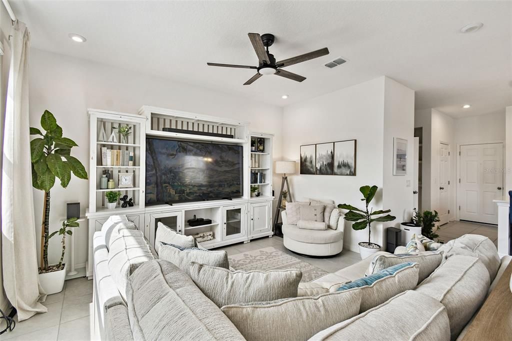 Под контрактом: $370,000 (4 спален, 2 ванн, 1685 Квадратных фут)