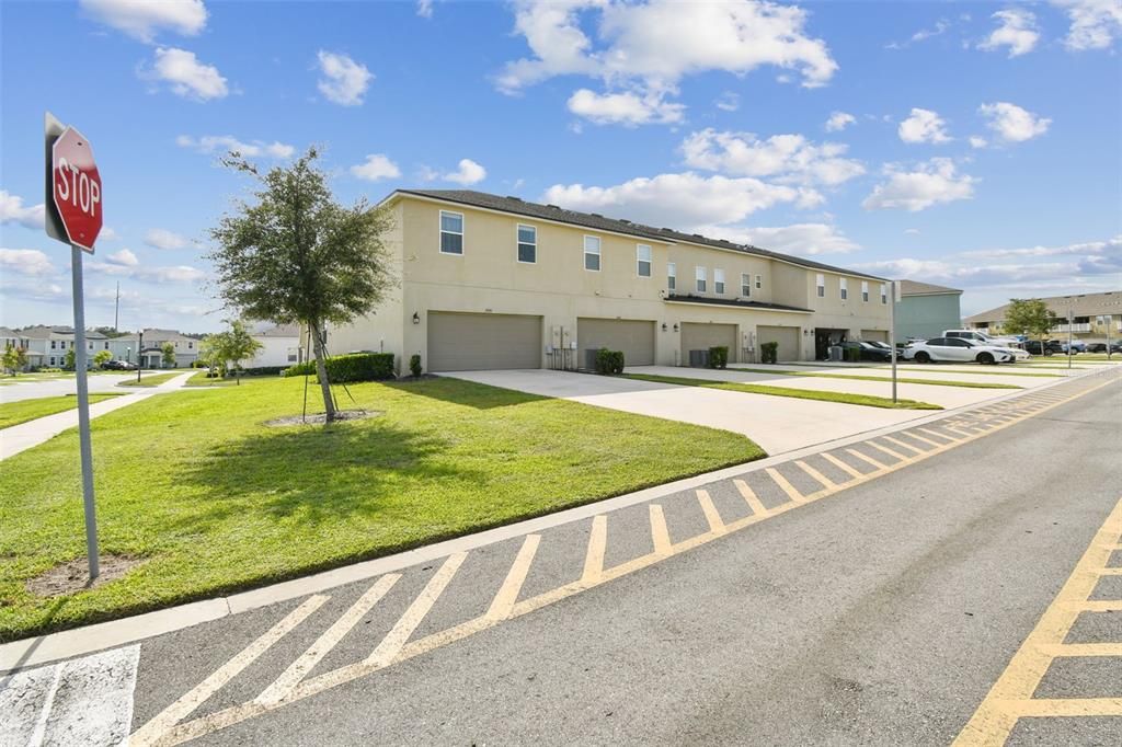 Под контрактом: $370,000 (4 спален, 2 ванн, 1685 Квадратных фут)