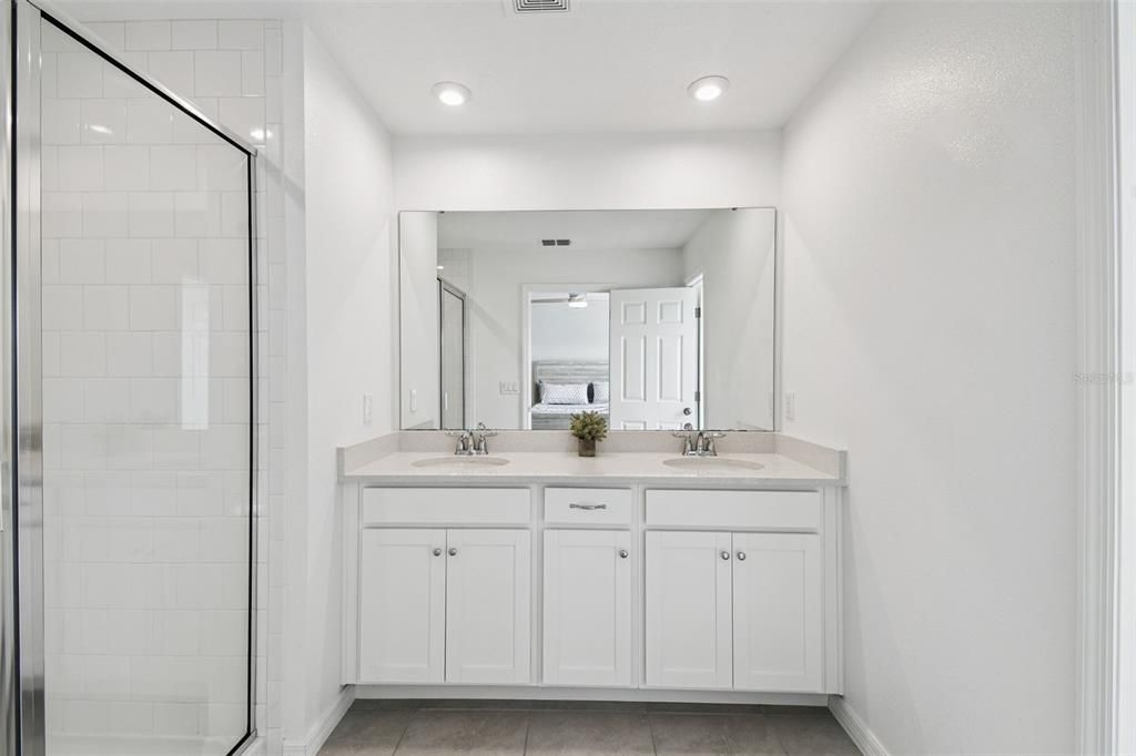 Под контрактом: $370,000 (4 спален, 2 ванн, 1685 Квадратных фут)