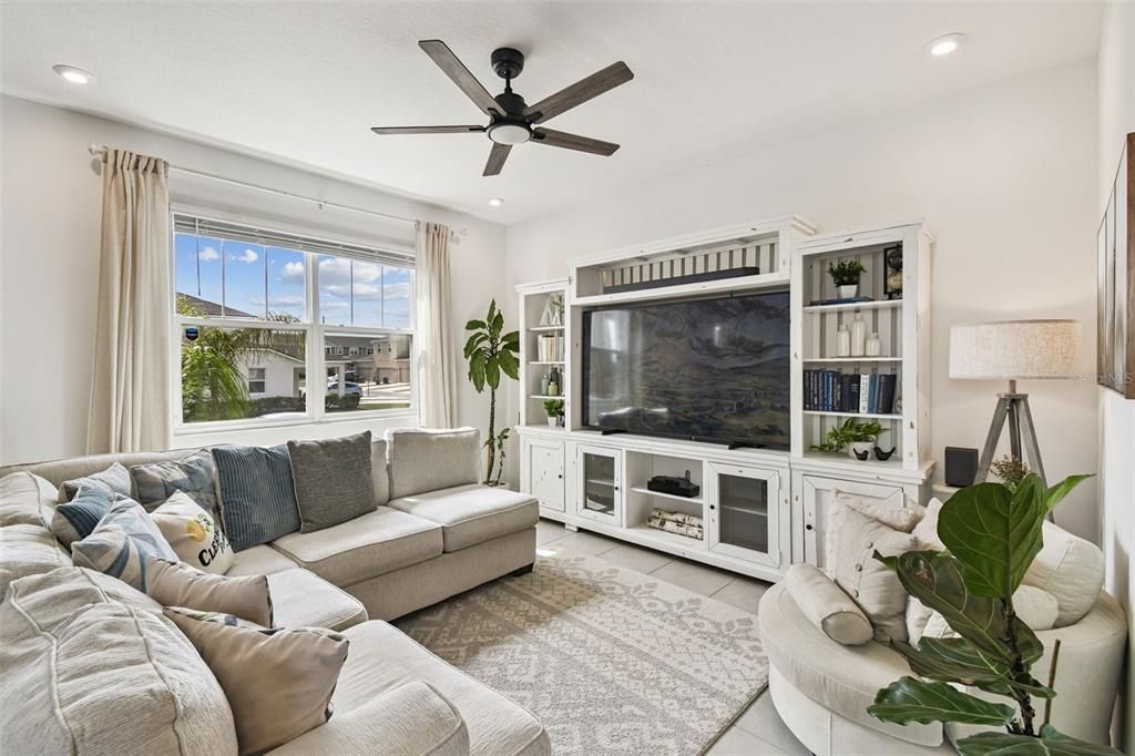 Под контрактом: $370,000 (4 спален, 2 ванн, 1685 Квадратных фут)