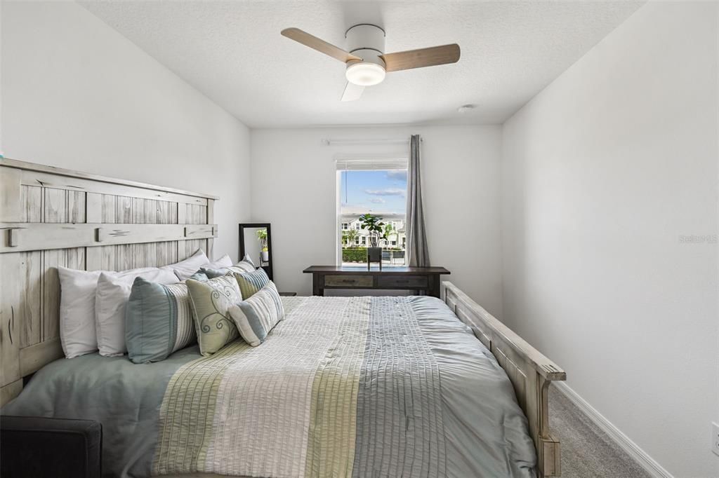 Под контрактом: $370,000 (4 спален, 2 ванн, 1685 Квадратных фут)