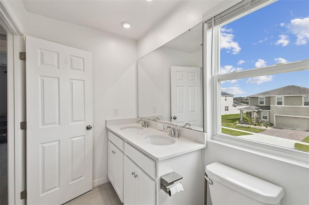 Под контрактом: $370,000 (4 спален, 2 ванн, 1685 Квадратных фут)