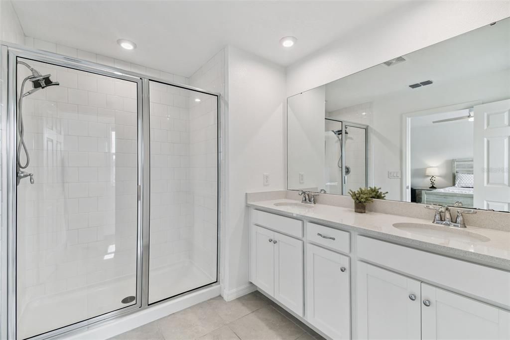 Под контрактом: $370,000 (4 спален, 2 ванн, 1685 Квадратных фут)