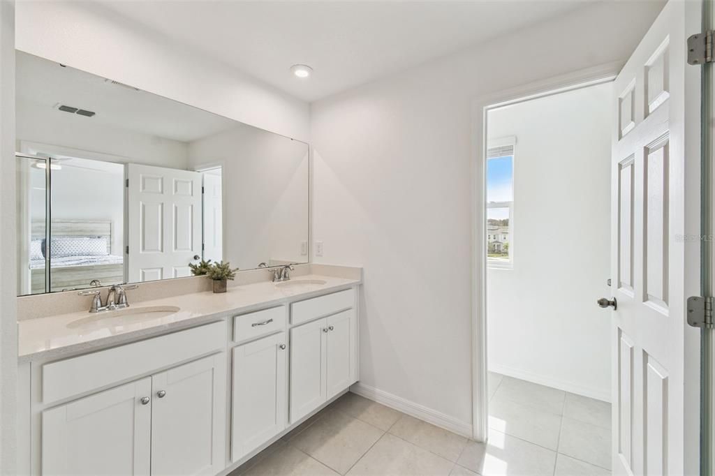 Под контрактом: $370,000 (4 спален, 2 ванн, 1685 Квадратных фут)