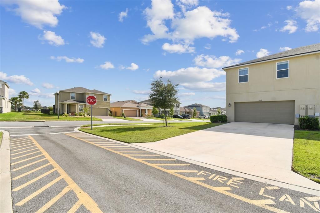 Под контрактом: $370,000 (4 спален, 2 ванн, 1685 Квадратных фут)