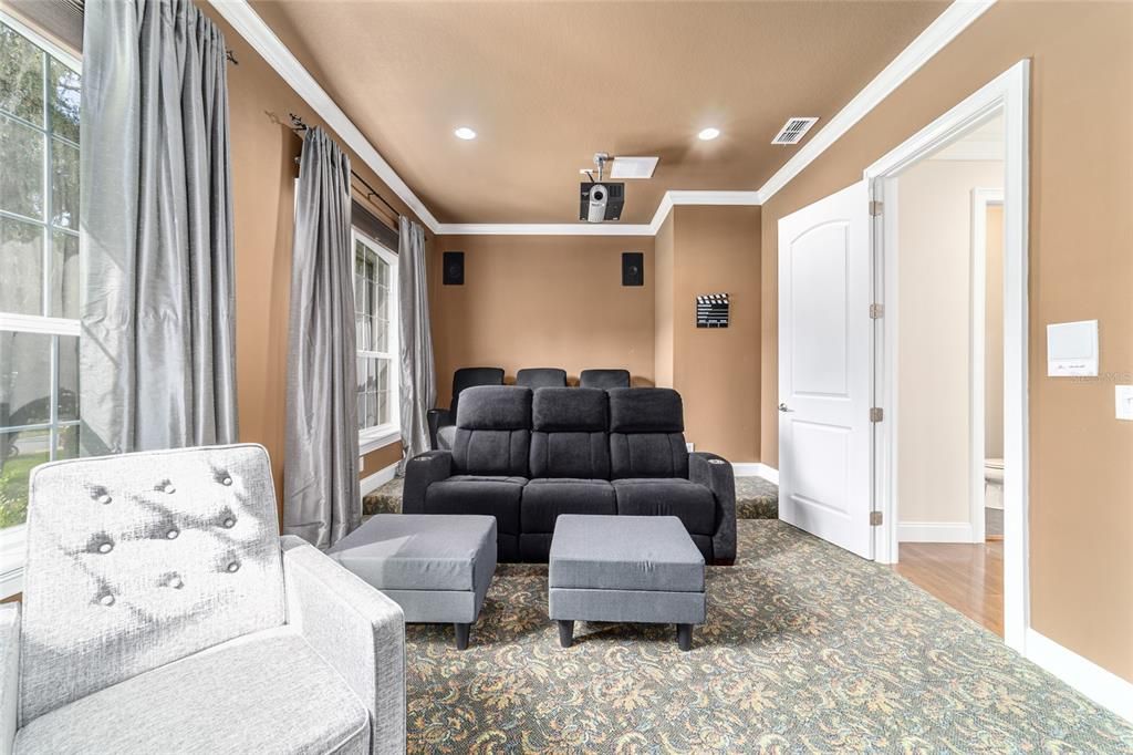 合同活跃: $1,650,000 (5 贝兹, 4 浴室, 5214 平方英尺)