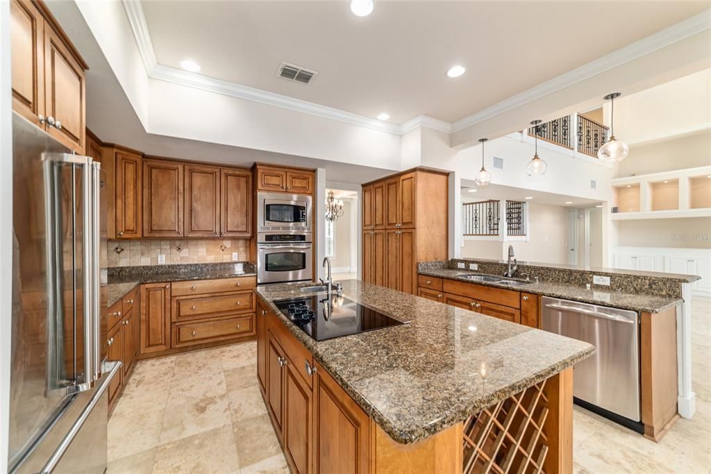 合同活跃: $1,650,000 (5 贝兹, 4 浴室, 5214 平方英尺)