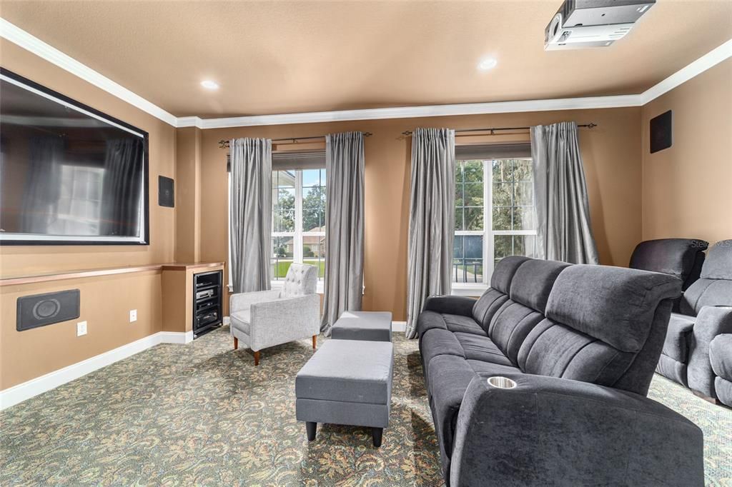 合同活跃: $1,650,000 (5 贝兹, 4 浴室, 5214 平方英尺)