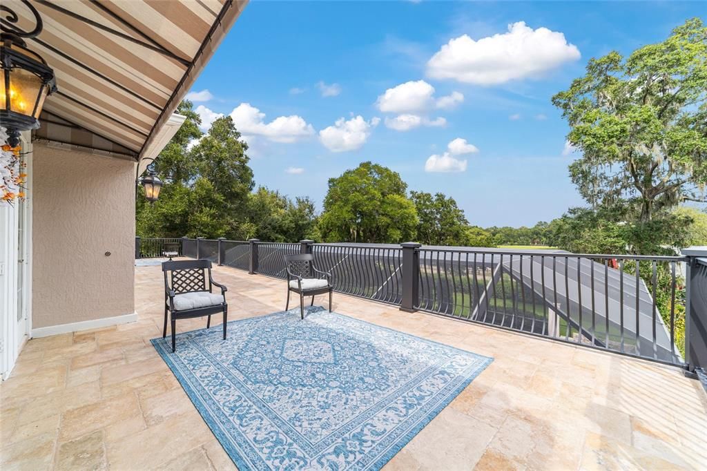 合同活跃: $1,650,000 (5 贝兹, 4 浴室, 5214 平方英尺)