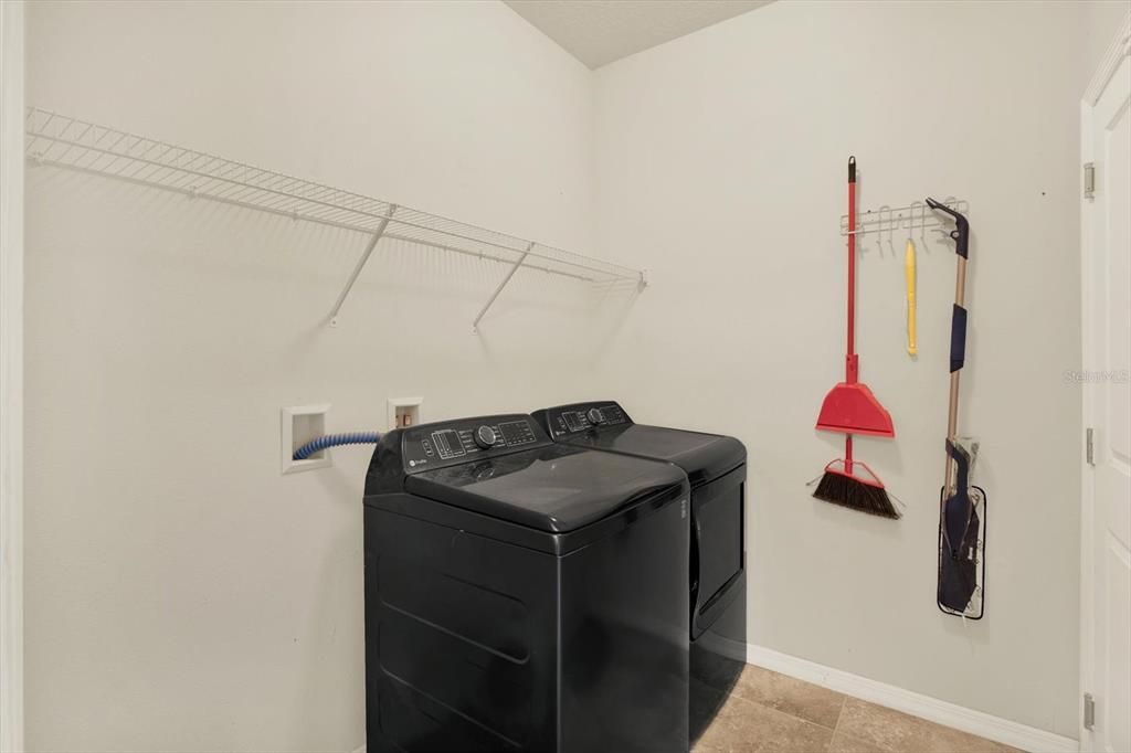 For Sale: $359,000 (3 beds, 2 baths, 1569 Square Feet)