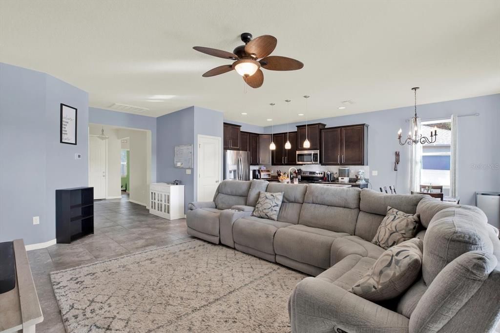 For Sale: $359,000 (3 beds, 2 baths, 1569 Square Feet)