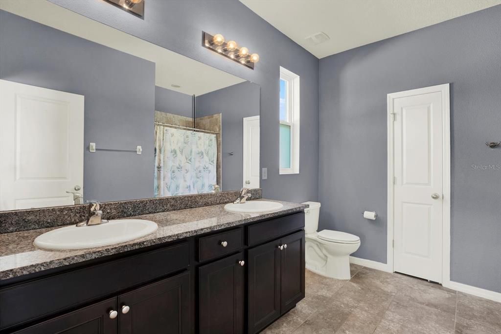 For Sale: $359,000 (3 beds, 2 baths, 1569 Square Feet)