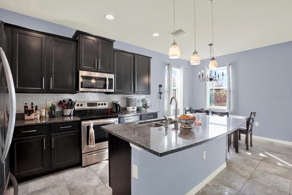 For Sale: $359,000 (3 beds, 2 baths, 1569 Square Feet)