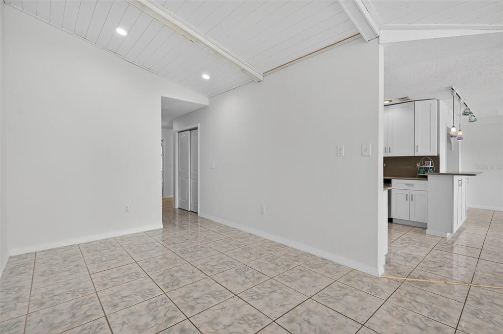 Active With Contract: $619,900 (3 beds, 4 baths, 2090 Square Feet)