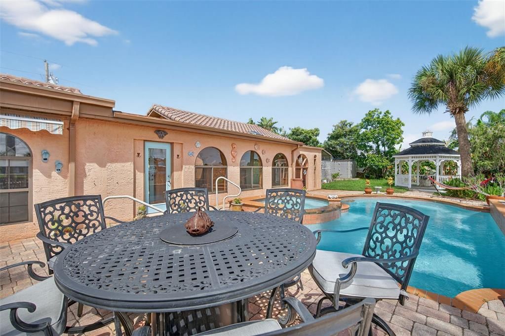 Active With Contract: $619,900 (3 beds, 4 baths, 2090 Square Feet)