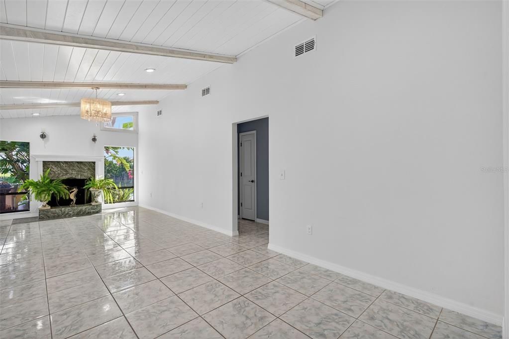 Active With Contract: $619,900 (3 beds, 4 baths, 2090 Square Feet)