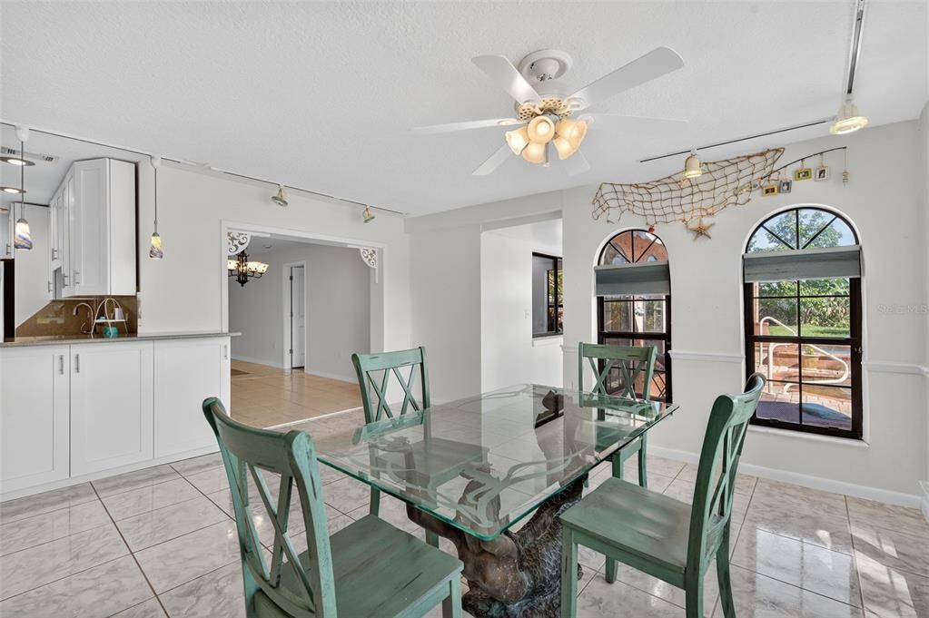 Active With Contract: $619,900 (3 beds, 4 baths, 2090 Square Feet)