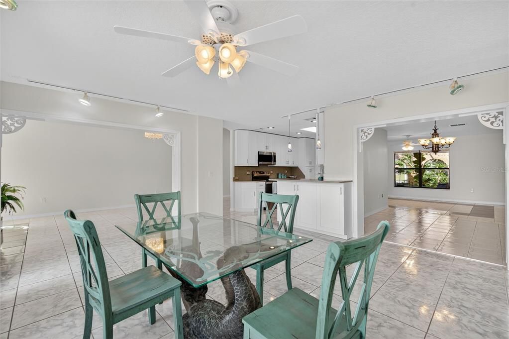 Active With Contract: $619,900 (3 beds, 4 baths, 2090 Square Feet)