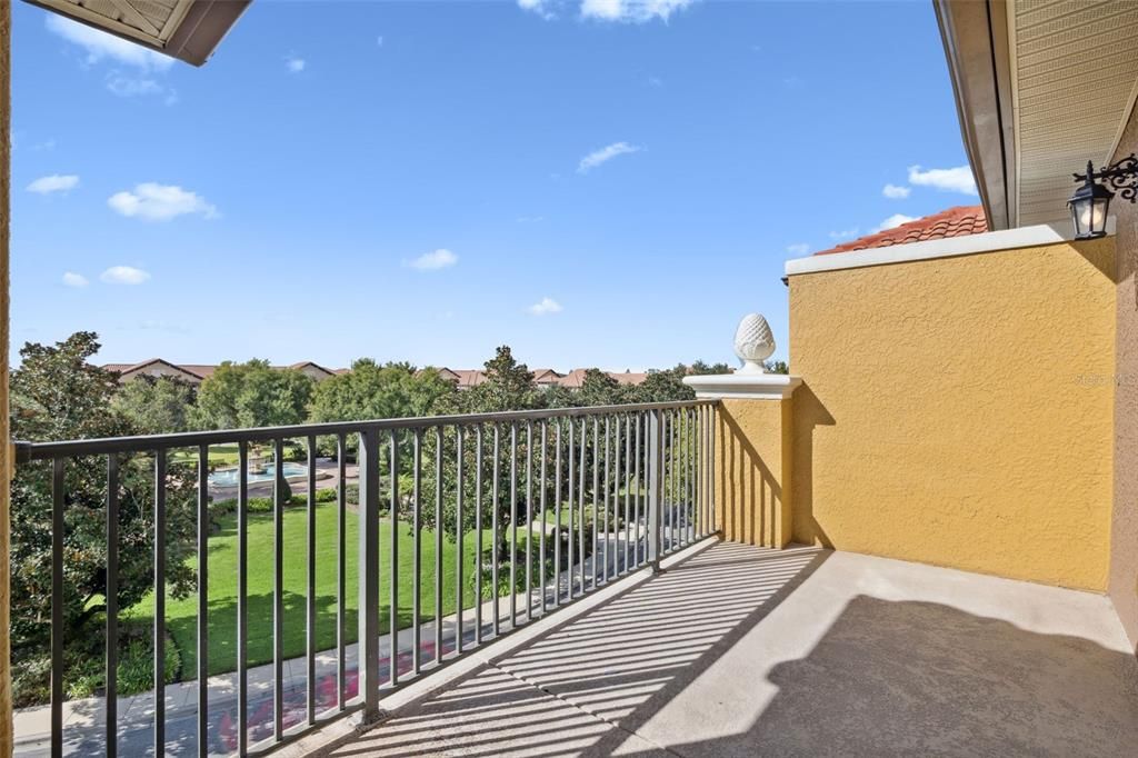 For Sale: $410,000 (3 beds, 3 baths, 2388 Square Feet)