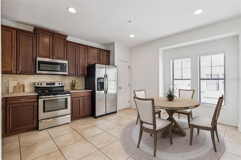 For Sale: $410,000 (3 beds, 3 baths, 2388 Square Feet)