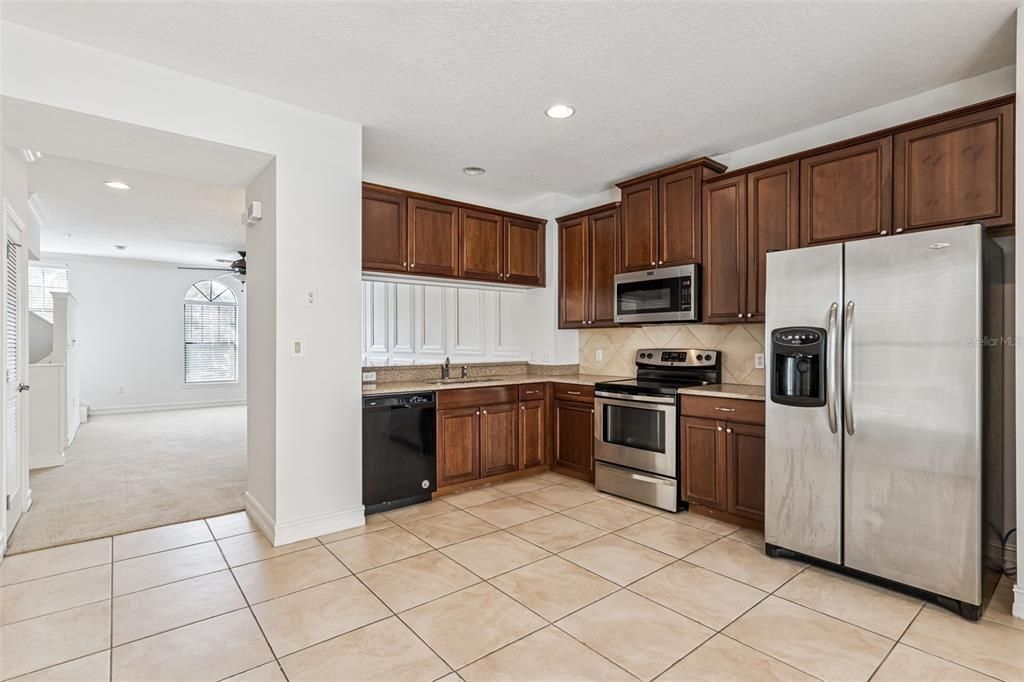 For Sale: $410,000 (3 beds, 3 baths, 2388 Square Feet)