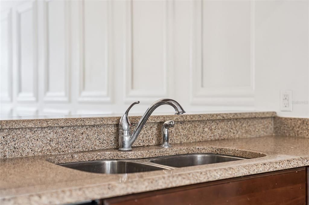 For Sale: $410,000 (3 beds, 3 baths, 2388 Square Feet)