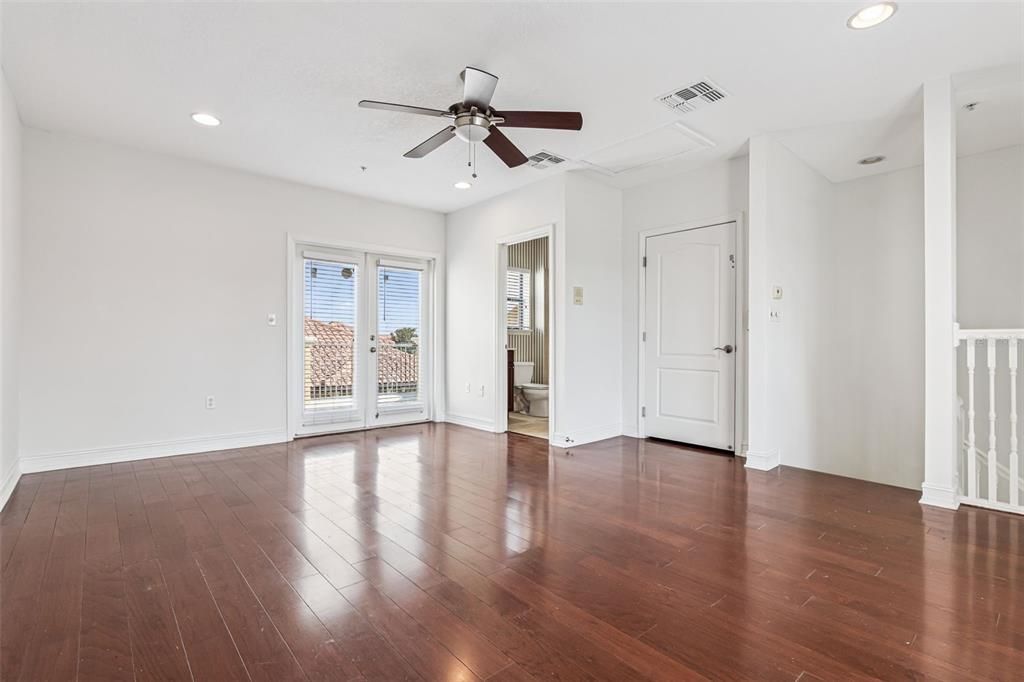 For Sale: $410,000 (3 beds, 3 baths, 2388 Square Feet)