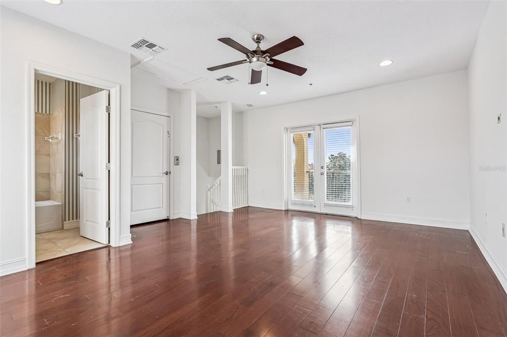 For Sale: $410,000 (3 beds, 3 baths, 2388 Square Feet)