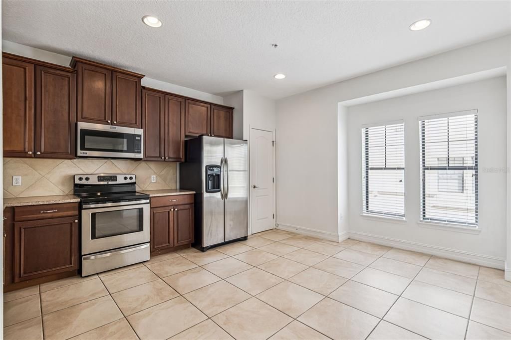 For Sale: $410,000 (3 beds, 3 baths, 2388 Square Feet)