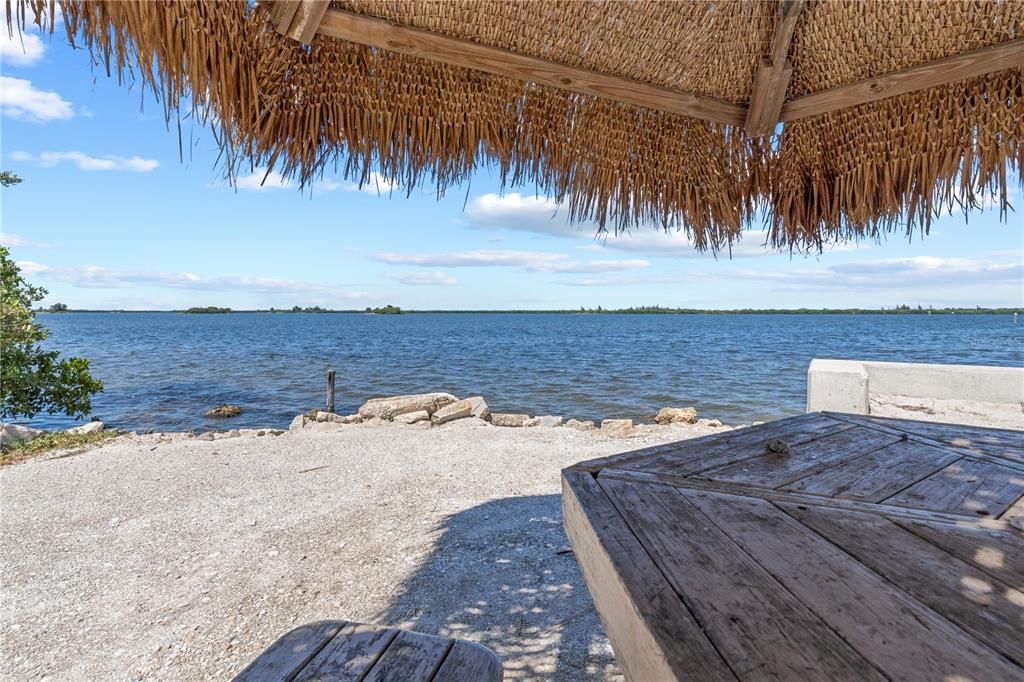 For Sale: $202,000 (2 beds, 2 baths, 1060 Square Feet)