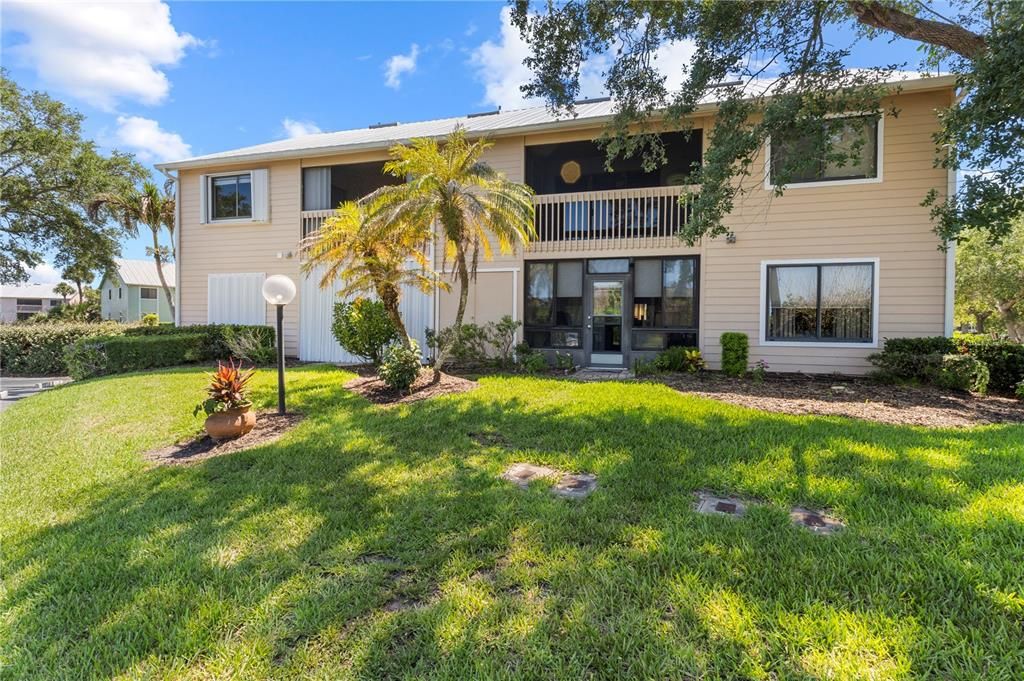 For Sale: $202,000 (2 beds, 2 baths, 1060 Square Feet)