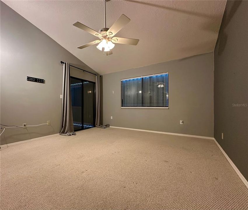 待售: $210,000 (2 贝兹, 2 浴室, 1060 平方英尺)