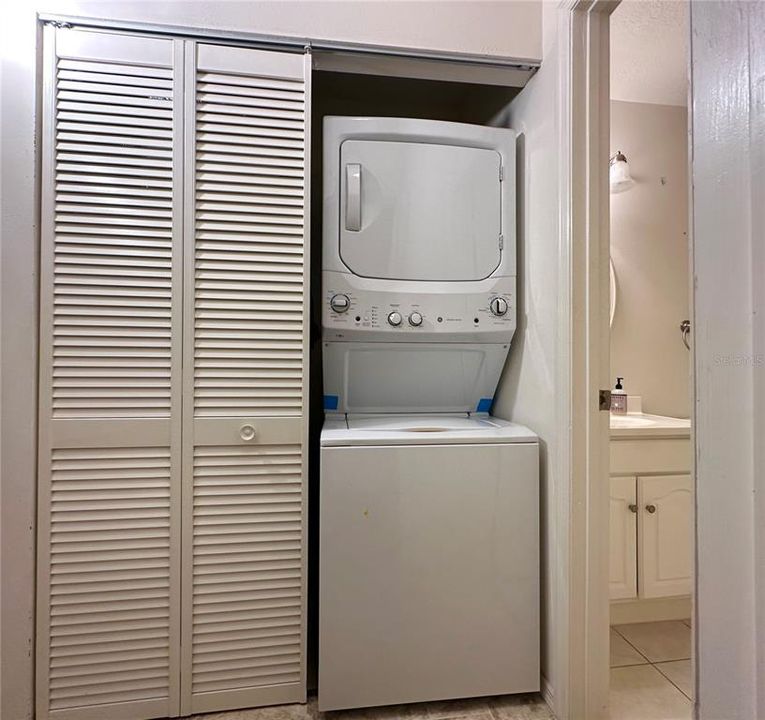 待售: $210,000 (2 贝兹, 2 浴室, 1060 平方英尺)