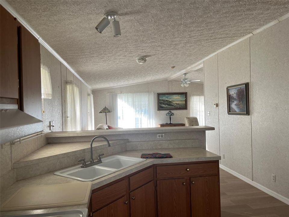 На продажу: $105,900 (2 спален, 2 ванн, 1056 Квадратных фут)