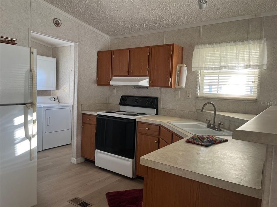 На продажу: $105,900 (2 спален, 2 ванн, 1056 Квадратных фут)