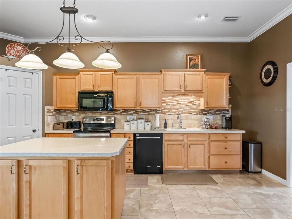 En Venta: $525,000 (3 camas, 2 baños, 2645 Pies cuadrados)