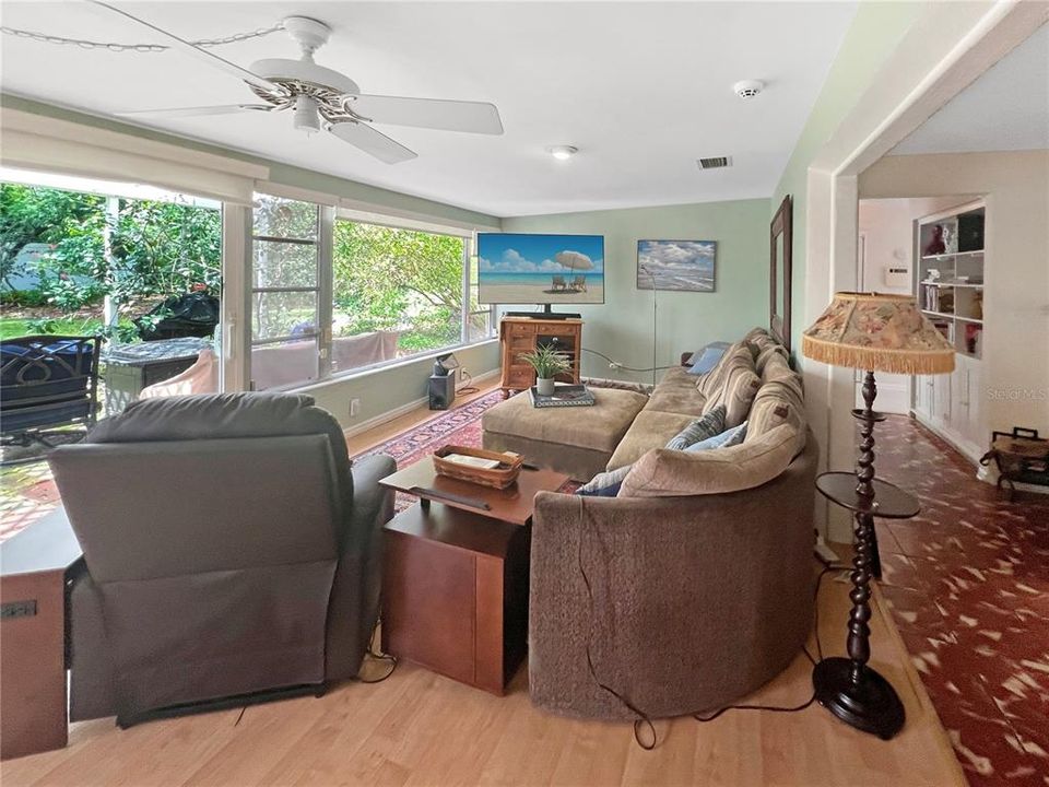 Active With Contract: $375,000 (2 beds, 2 baths, 1975 Square Feet)