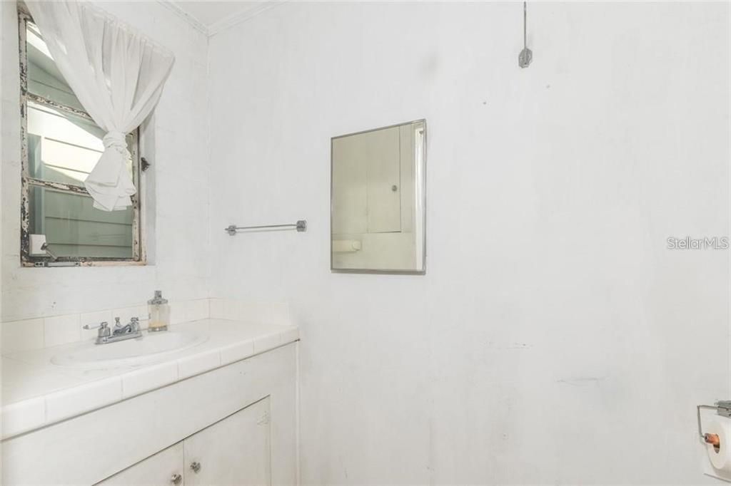 Active With Contract: $375,000 (2 beds, 2 baths, 1975 Square Feet)