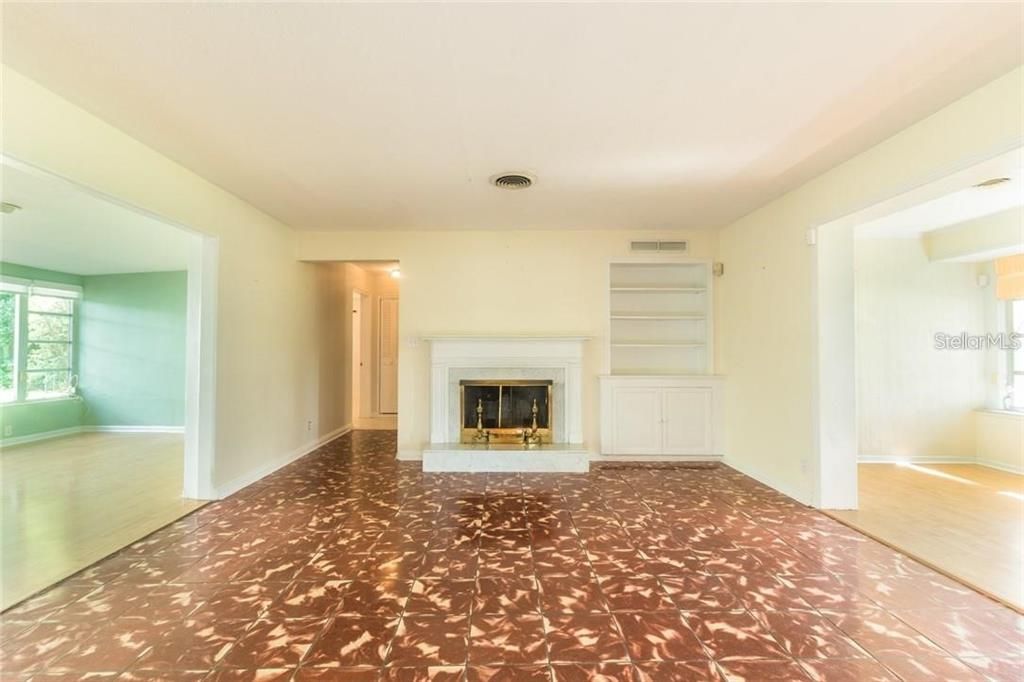 Active With Contract: $375,000 (2 beds, 2 baths, 1975 Square Feet)