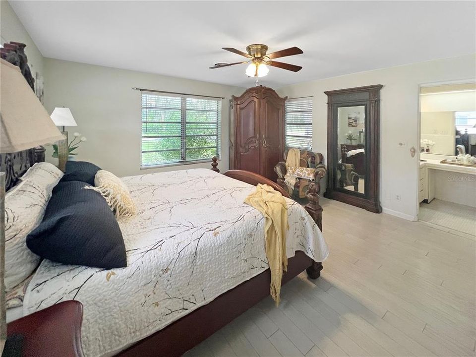 Active With Contract: $375,000 (2 beds, 2 baths, 1975 Square Feet)