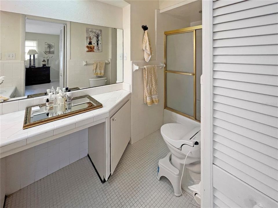 Active With Contract: $375,000 (2 beds, 2 baths, 1975 Square Feet)