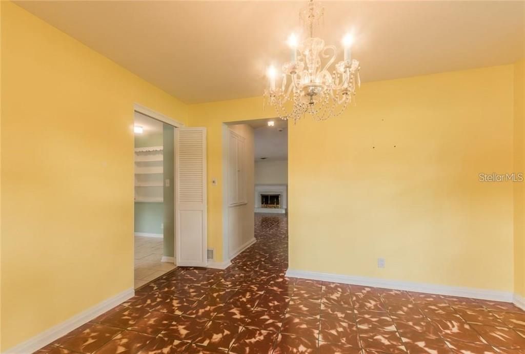 Active With Contract: $375,000 (2 beds, 2 baths, 1975 Square Feet)