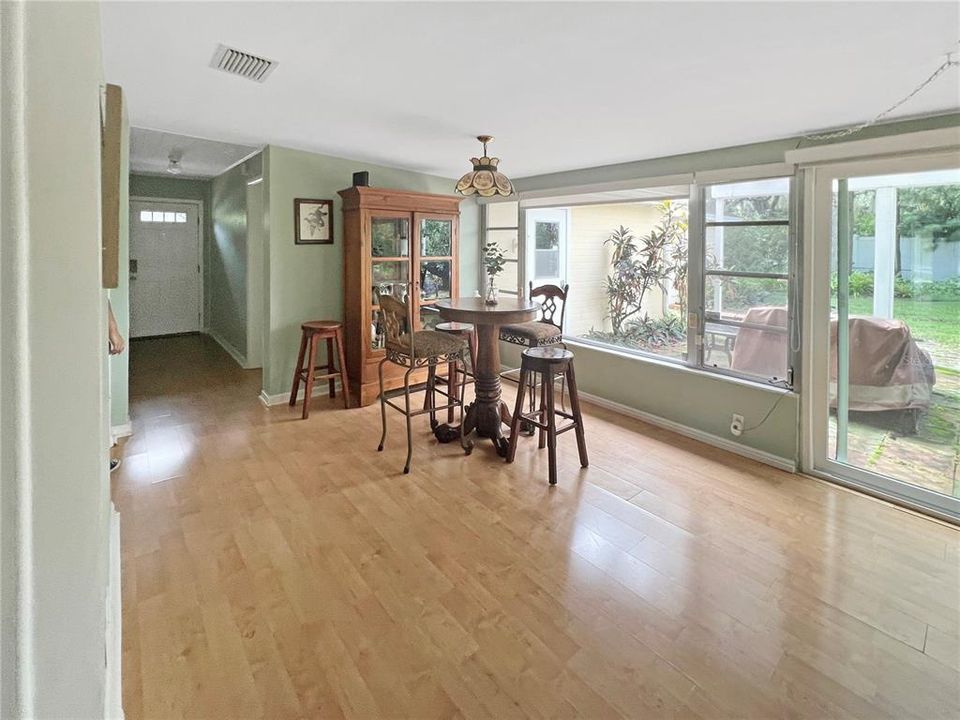 Active With Contract: $375,000 (2 beds, 2 baths, 1975 Square Feet)