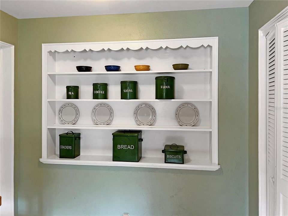 Active With Contract: $375,000 (2 beds, 2 baths, 1975 Square Feet)