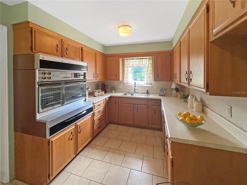 Active With Contract: $375,000 (2 beds, 2 baths, 1975 Square Feet)